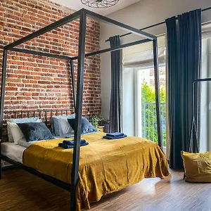https://apt-cozy-with-ac-for-couples-old-town.krakowhotelspoland.com